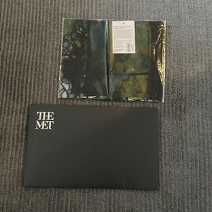 Beautiful Louis C Tiffany Dogwood scarf from The Met. New with tags!